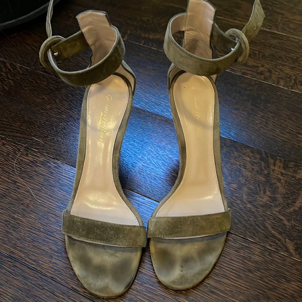 Gianvito Rossi Portofino heels
